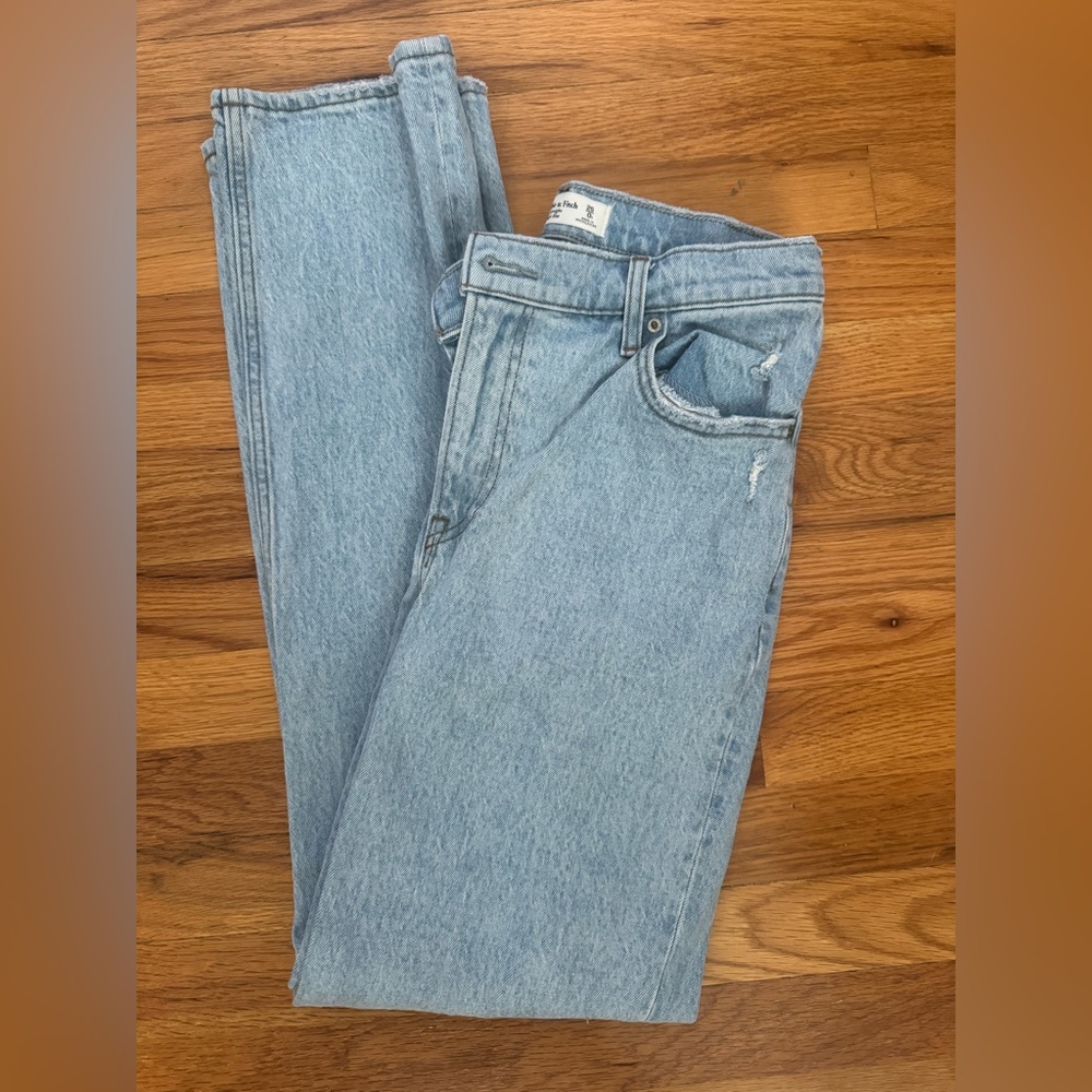 Abercrombie Curve Love Ultra High Rise 90s Straight Jean 25 - Picture 1 of 13